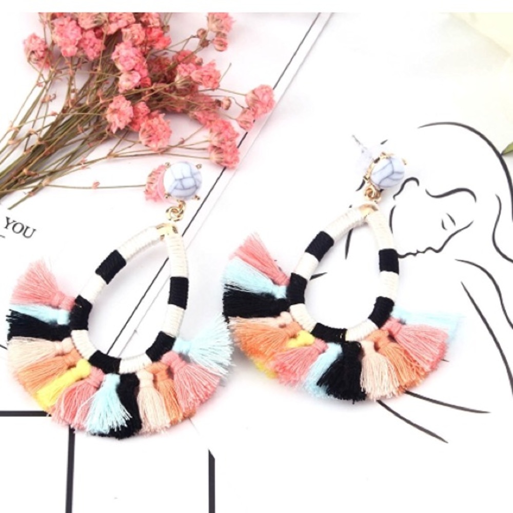 💕Multicolored WOMAN’S Tassle Boho EARRINGS *NWT* - Picture 2 of 8
